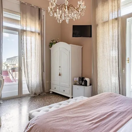 Bed and breakfast Joy's Ortigia *