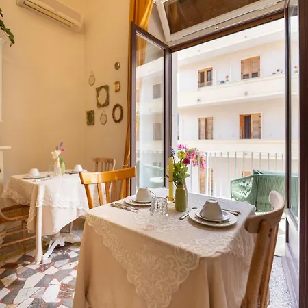 Joy's Ortigia Bed & Breakfast *